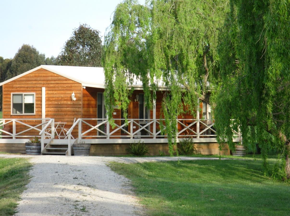Little Lake Cottage Nyora Экстерьер фото