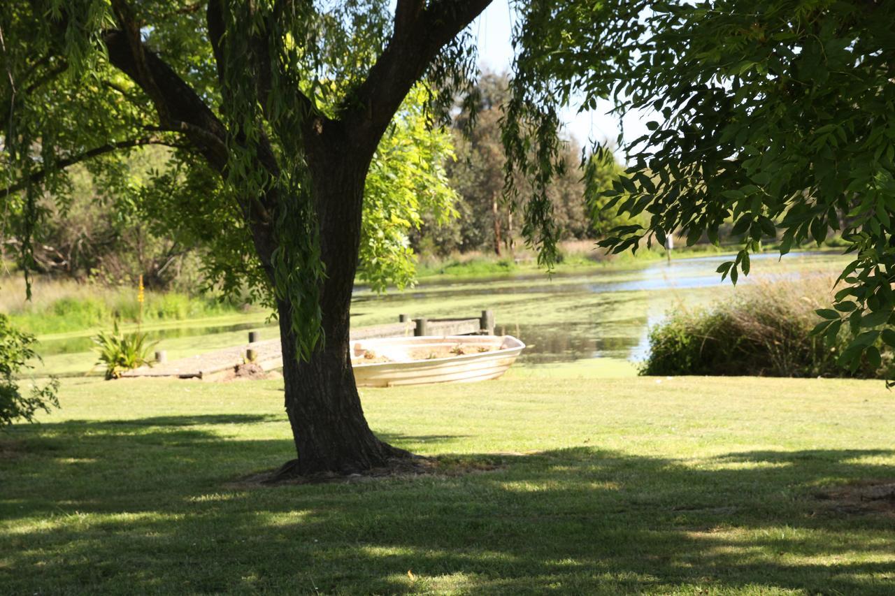 Little Lake Cottage Nyora Экстерьер фото